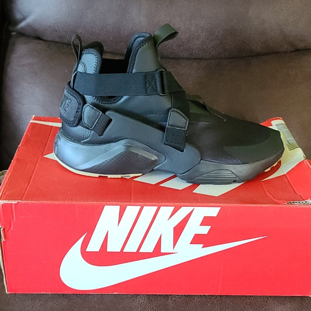 COPY - Nike Air Huarache City, W12/M10.5